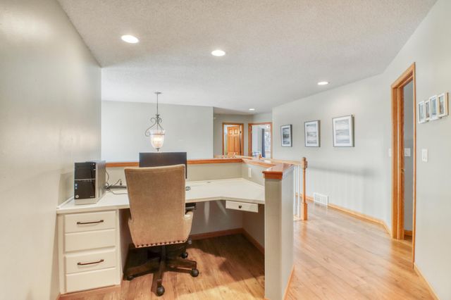 2609 Meadow Creek Circle S, Fargo, ND 58104