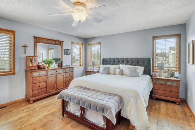 2609 Meadow Creek Circle S, Fargo, ND 58104