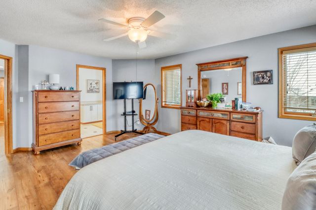 2609 Meadow Creek Circle S, Fargo, ND 58104