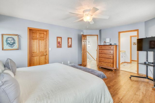 2609 Meadow Creek Circle S, Fargo, ND 58104