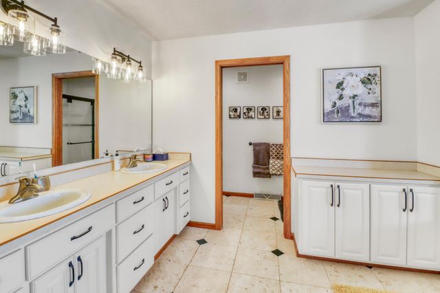 2609 Meadow Creek Circle S, Fargo, ND 58104