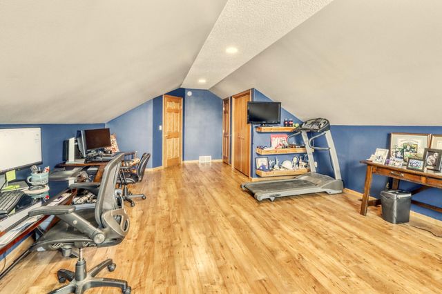 2609 Meadow Creek Circle S, Fargo, ND 58104