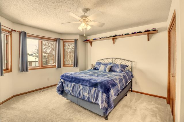 2609 Meadow Creek Circle S, Fargo, ND 58104