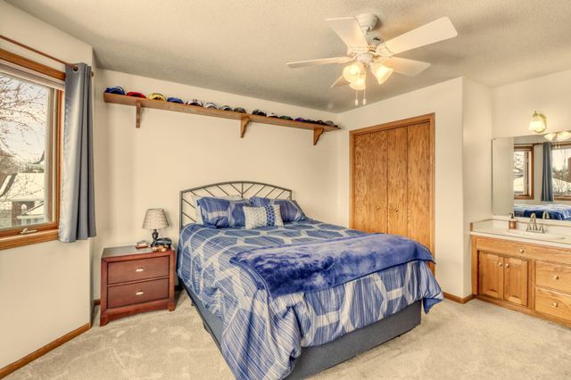 2609 Meadow Creek Circle S, Fargo, ND 58104