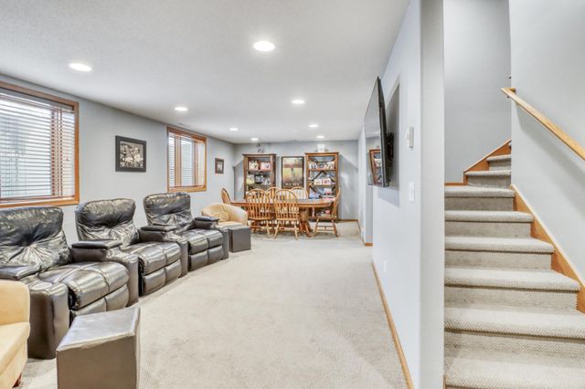 2609 Meadow Creek Circle S, Fargo, ND 58104