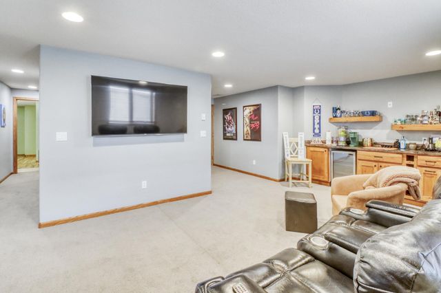 2609 Meadow Creek Circle S, Fargo, ND 58104