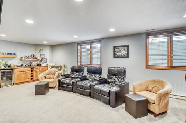 2609 Meadow Creek Circle S, Fargo, ND 58104