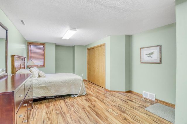 2609 Meadow Creek Circle S, Fargo, ND 58104