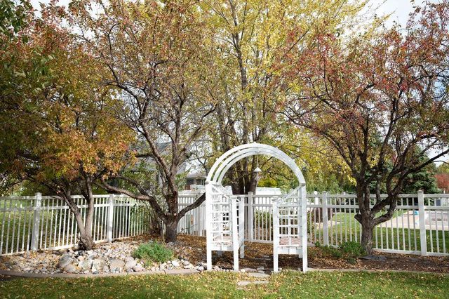 2609 Meadow Creek Circle S, Fargo, ND 58104