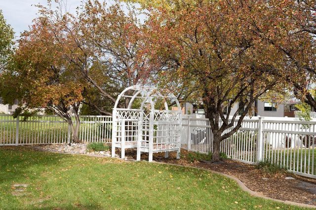 2609 Meadow Creek Circle S, Fargo, ND 58104