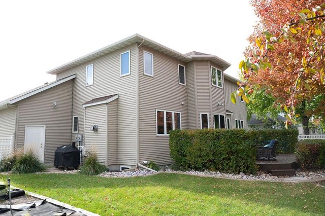 2609 Meadow Creek Circle S, Fargo, ND 58104