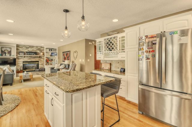 2609 Meadow Creek Circle S, Fargo, ND 58104