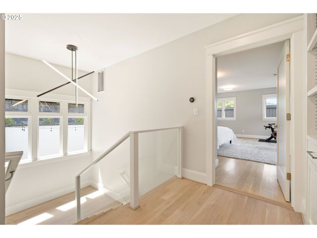 2862 Nw WESTOVER Rd, Portland, OR 97210