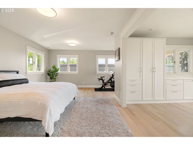 2862 Nw WESTOVER Rd, Portland, OR 97210