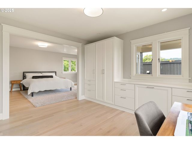 2862 Nw WESTOVER Rd, Portland, OR 97210