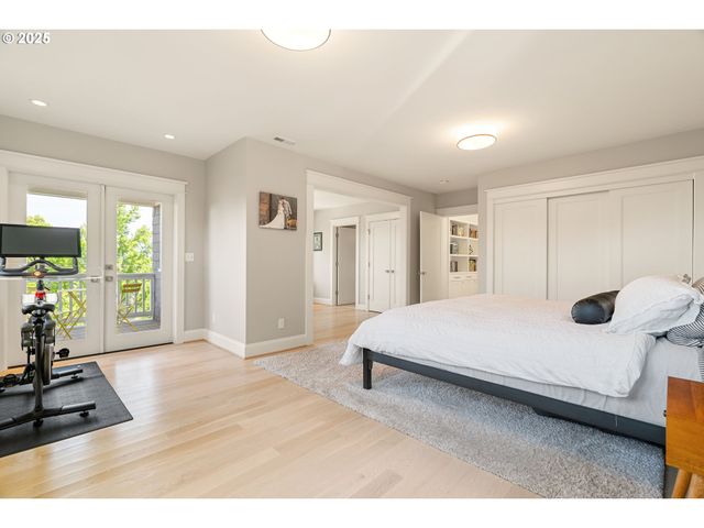 2862 Nw WESTOVER Rd, Portland, OR 97210