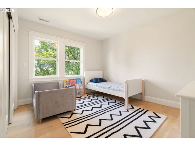 2862 Nw WESTOVER Rd, Portland, OR 97210