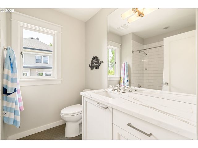 2862 Nw WESTOVER Rd, Portland, OR 97210