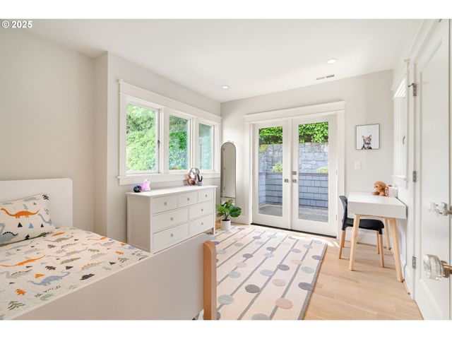 2862 Nw WESTOVER Rd, Portland, OR 97210