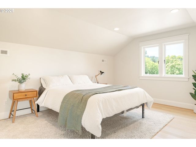 2862 Nw WESTOVER Rd, Portland, OR 97210