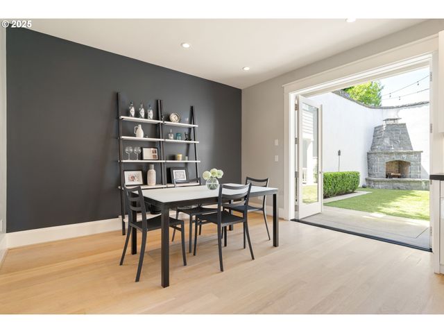 2862 Nw WESTOVER Rd, Portland, OR 97210