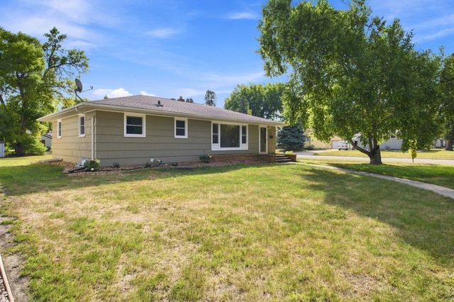 1520 3rd Street S, Moorhead, MN 56560