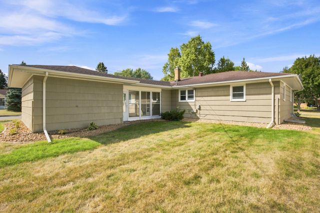 1520 3rd Street S, Moorhead, MN 56560