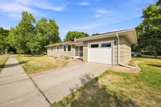 1520 3rd Street S, Moorhead, MN 56560