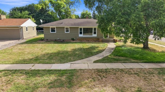 1520 3rd Street S, Moorhead, MN 56560