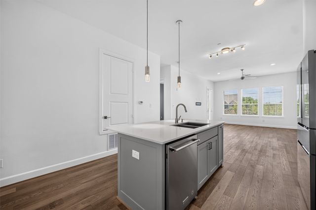 5015 Meridian Lane 2102, Addison, TX 75001