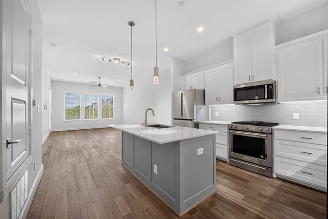 5015 Meridian Lane 2102, Addison, TX 75001