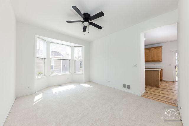 1110 OAKHILL Drive, Aurora, IL 60502