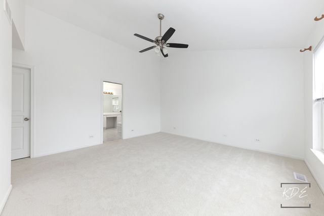 1110 OAKHILL Drive, Aurora, IL 60502