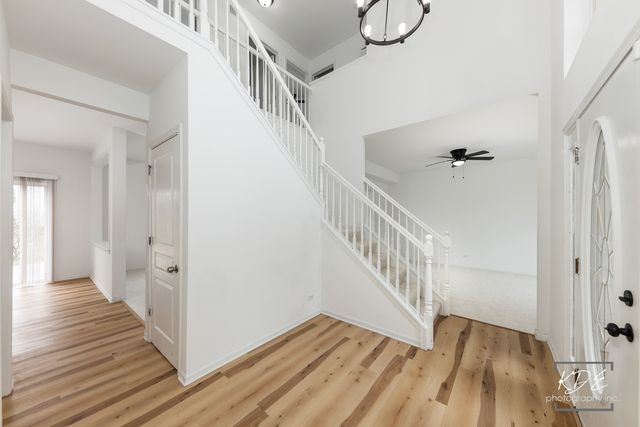 1110 OAKHILL Drive, Aurora, IL 60502