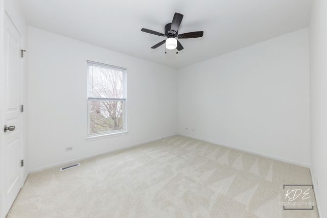 1110 OAKHILL Drive, Aurora, IL 60502