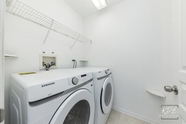 1110 OAKHILL Drive, Aurora, IL 60502