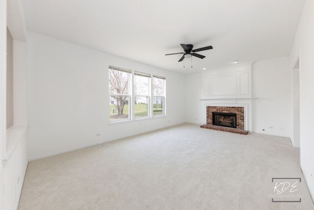 1110 OAKHILL Drive, Aurora, IL 60502