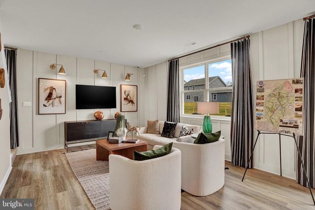 301 ECLIPSE ST, Charles Town, WV 25414