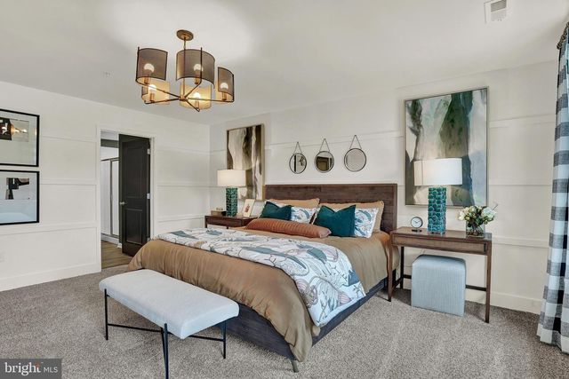 301 ECLIPSE ST, Charles Town, WV 25414