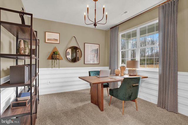 301 ECLIPSE ST, Charles Town, WV 25414