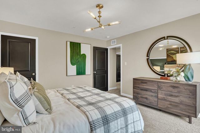 301 ECLIPSE ST, Charles Town, WV 25414