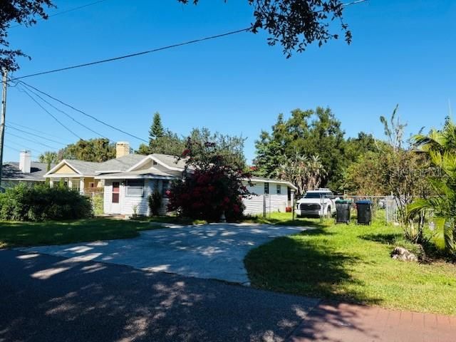 2011 E GRANT AVENUE, Orlando, FL 32806
