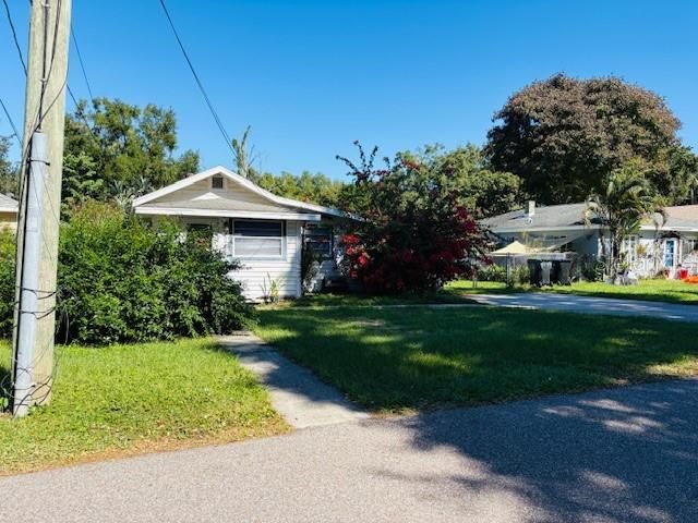 2011 E GRANT AVENUE, Orlando, FL 32806