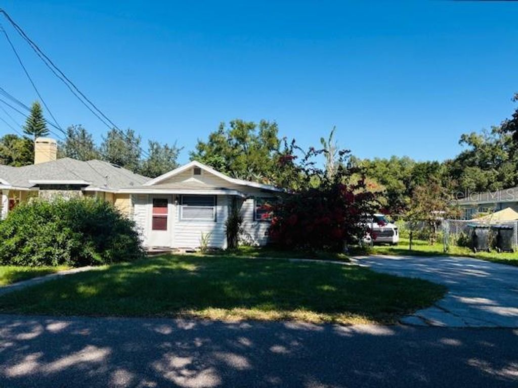 2011 E GRANT AVENUE, Orlando, FL 32806