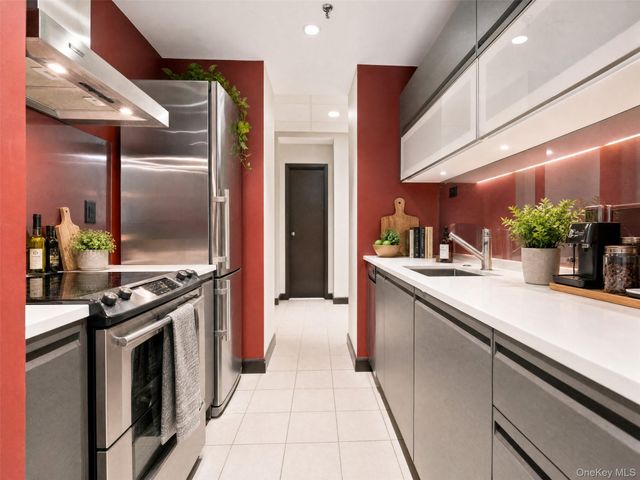 65 McKinley Avenue C2-5, White Plains, NY 10606