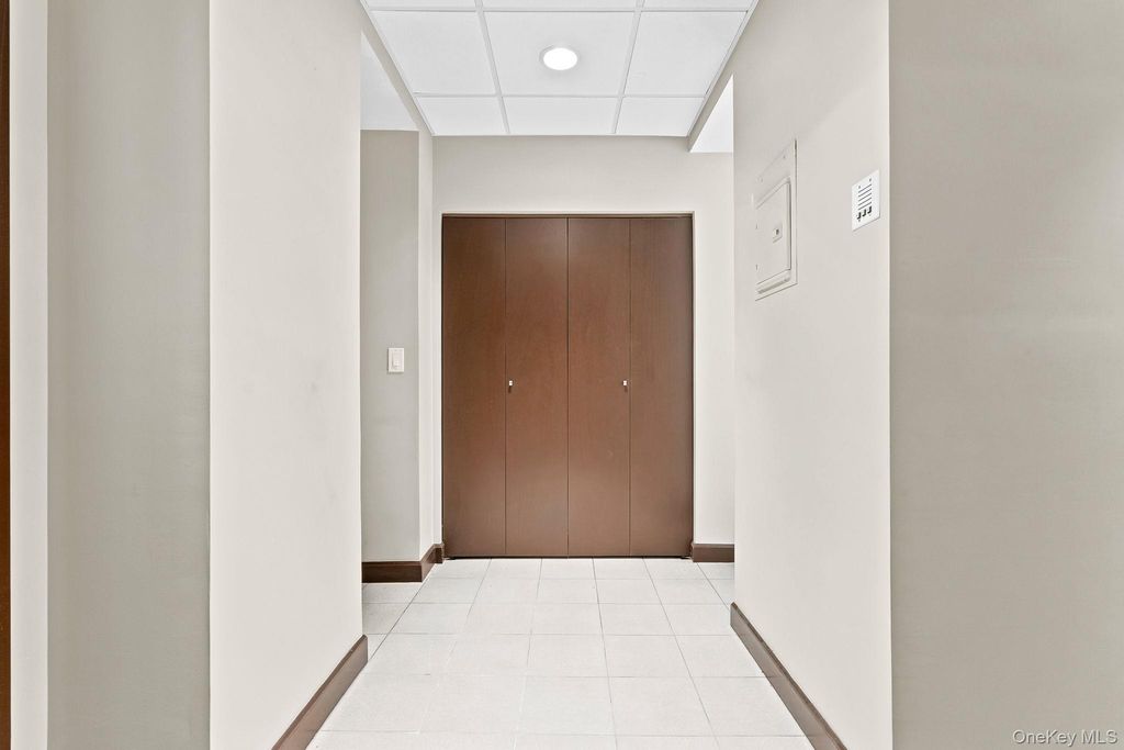 65 McKinley Avenue C2-5, White Plains, NY 10606 — photo 3