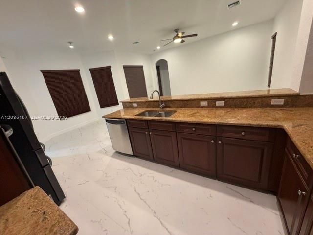 8711 NW 41st St, Cooper City, FL 33024