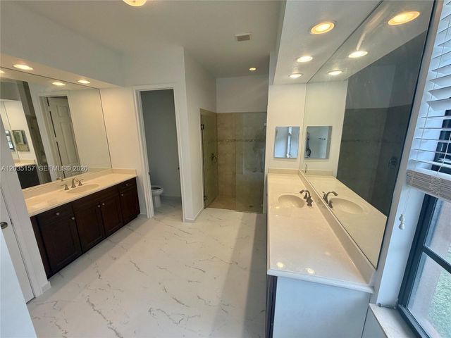 8711 NW 41st St, Cooper City, FL 33024