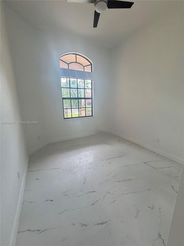 8711 NW 41st St, Cooper City, FL 33024
