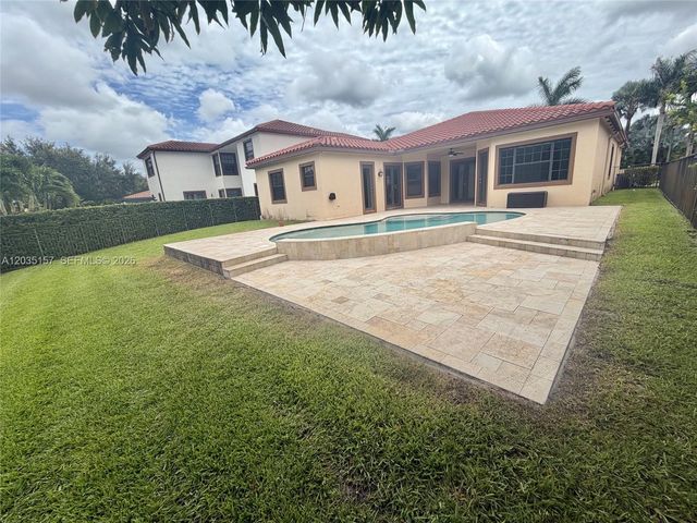 8711 NW 41st St, Cooper City, FL 33024